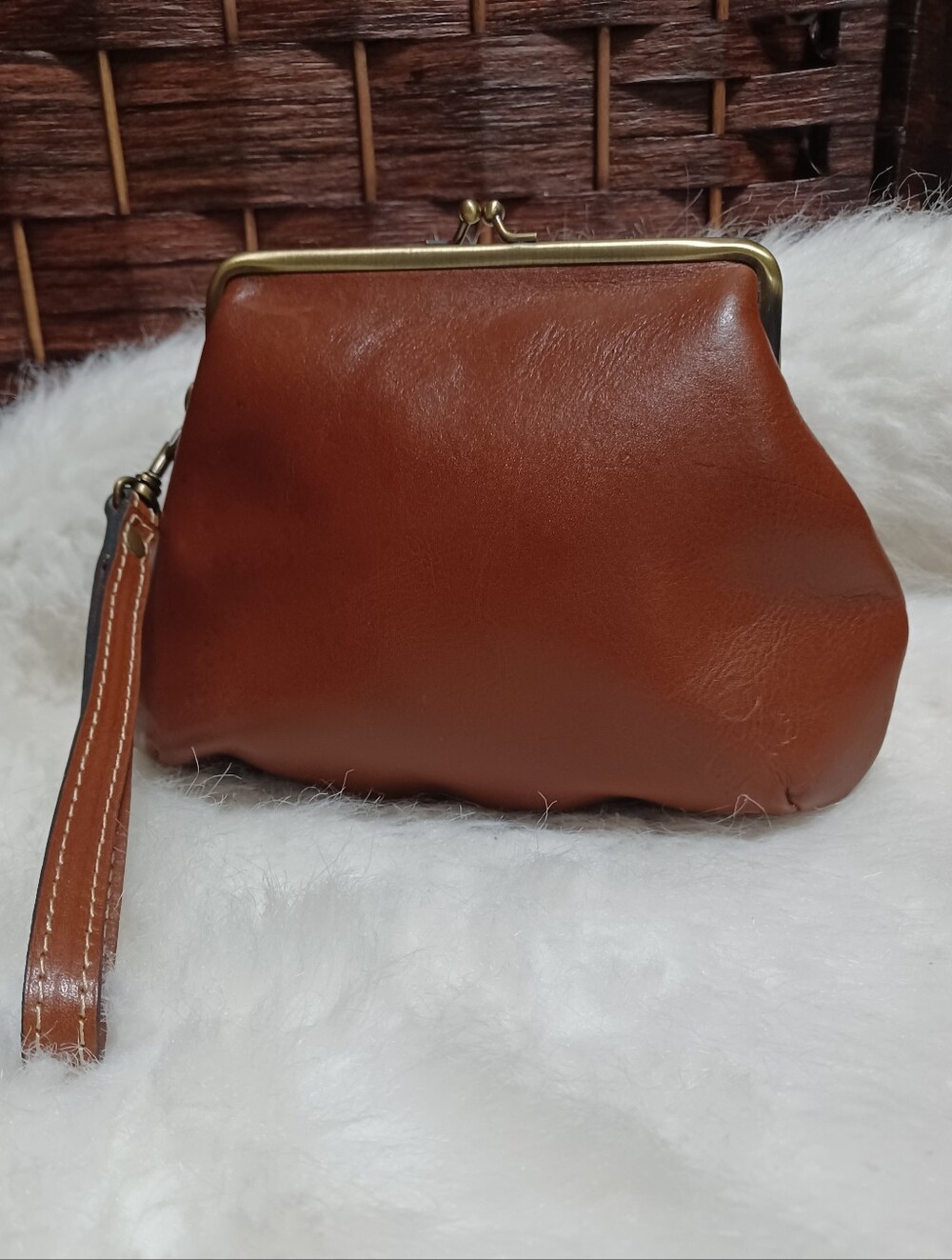 Classic Brown Leather Wristlet Kisslock Clutch
